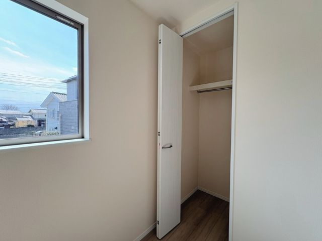 小中学校徒歩10分以内/B号棟/イオン7分/2階建/4LDK/カースペース2台/バルコニー2の収納