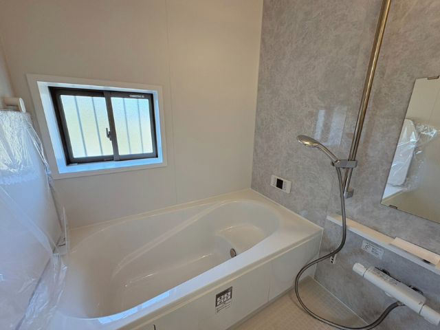 小中学校徒歩10分以内/B号棟/イオン7分/2階建/4LDK/カースペース2台/バルコニー2の浴室