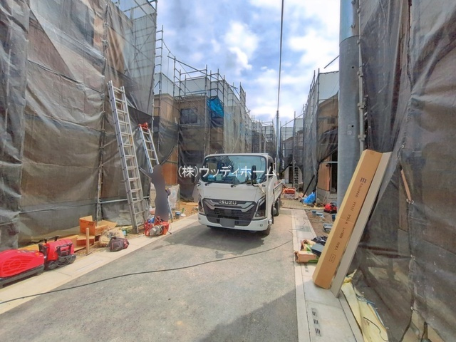 春日部市大枝　新築一戸建て　C号棟の前面道路含む現地写真