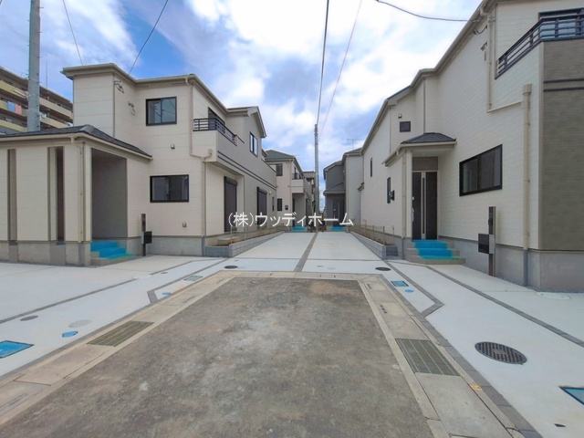 春日部市大枝　新築一戸建て　C号棟の前面道路含む現地写真