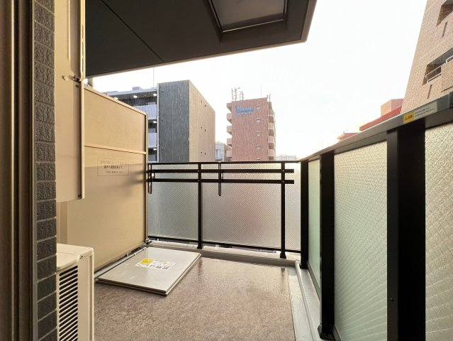 RISING MAISON 本町橋（旧名称：レオンコンフォート本町橋）のバルコニー
