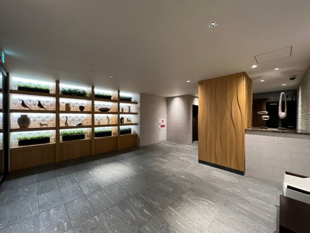 RISING MAISON 本町橋（旧名称：レオンコンフォート本町橋）のロビー
