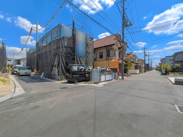 春日部市大枝　新築一戸建て　D号棟の前面道路含む現地写真