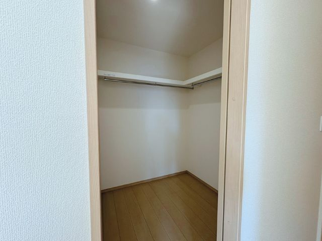 小中学校徒歩10分以内/D号棟/イオン7分/2階建/LDK18.25畳/WIC/パントリー/カースペース2台の収納|ウォークインクローゼット設置！