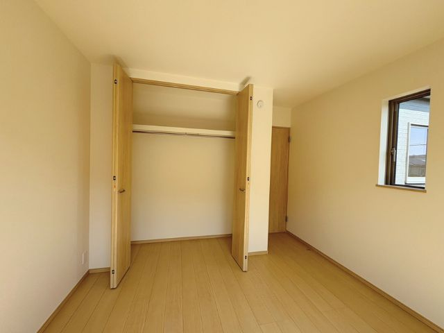 小中学校徒歩10分以内/D号棟/イオン7分/2階建/LDK18.25畳/WIC/パントリー/カースペース2台の収納