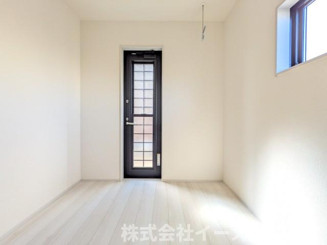 【新築戸建】　いわき市泉玉露1丁目1期　全3棟のランドリースペース|3号棟写真　洗面室となりに独立したランドリールームがあるのが特徴です！雨の日の室内干しはもちろん、乾燥機を設置することも可能です！