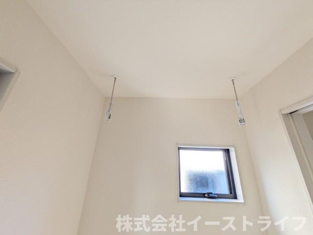 【新築戸建】　いわき市泉玉露1丁目1期　全3棟のその他|3号棟写真　ランドリールームには室内干し用のバーが設置されています