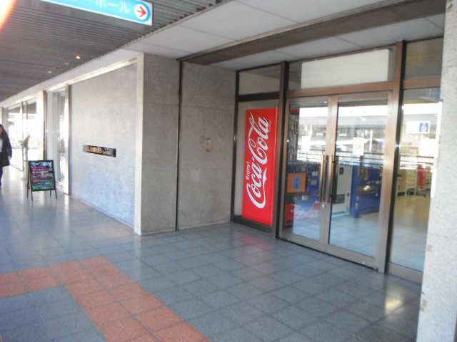 ひらかたサンプラザ1号館のエントランス