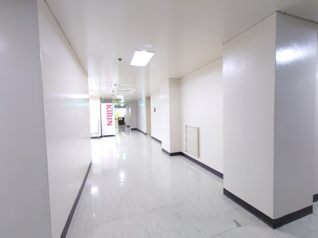 ひらかたサンプラザ1号館のロビー