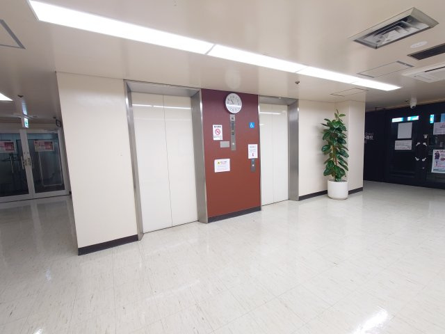 ひらかたサンプラザ1号館のロビー
