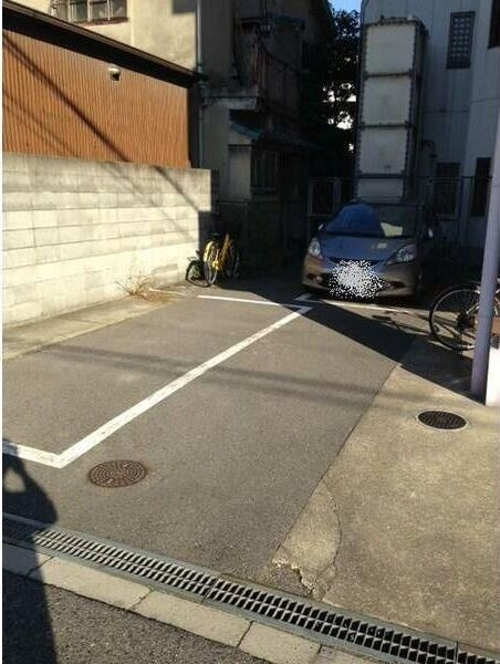 シャトレーヌ北島の駐車場