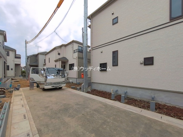 春日部市大枝　新築一戸建て　F号棟の前面道路含む現地写真