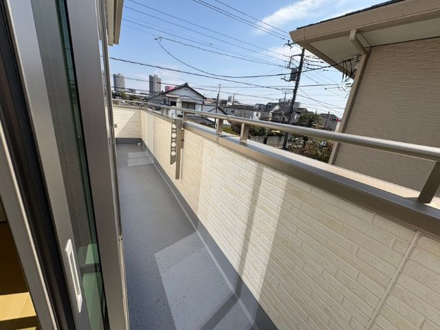小中学校徒歩10分以内/E号棟/イオン7分/2階建/4LDK/2階4部屋/SIC/カースペース2台のバルコニー|バルコニーに出れます。