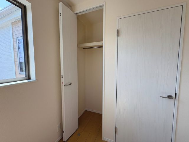 小中学校徒歩10分以内/E号棟/イオン7分/2階建/4LDK/2階4部屋/SIC/カースペース2台の収納