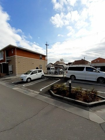 ルミエール伊川の駐車場