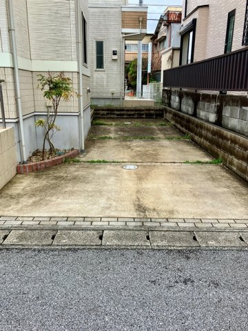 馬橋戸建の駐車場