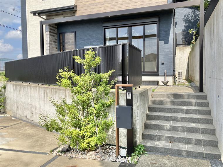 駒木戸建のエントランス