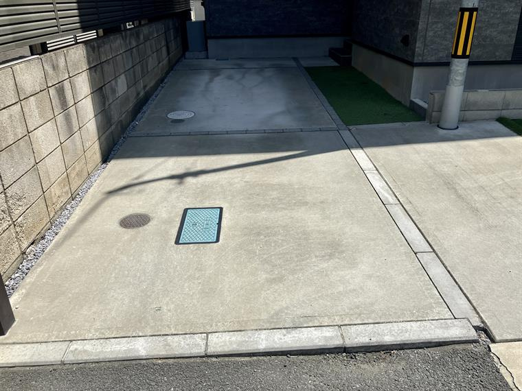 本町東戸建の駐車場