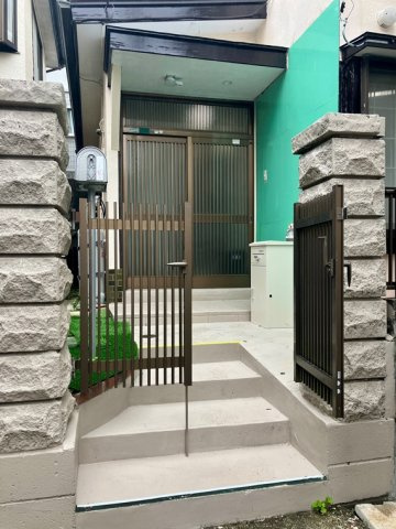 立野台戸建のエントランス