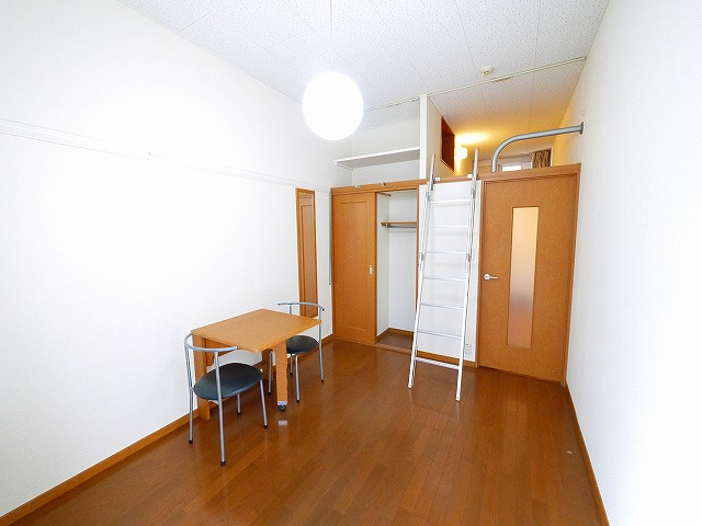 レオパレス奈良大宮の洋室|きれいな洋室です