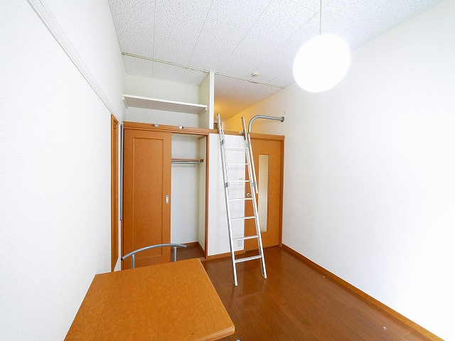 レオパレス奈良大宮の洋室|ゆったりした洋室です