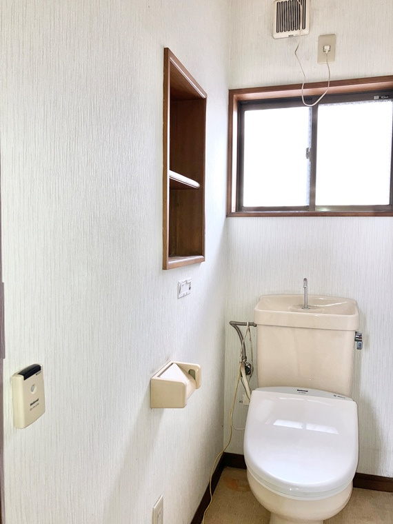 御蔵戸建のトイレ