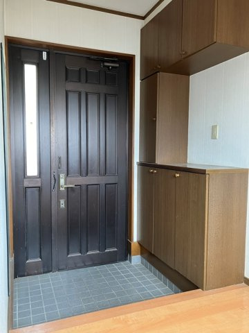 御蔵戸建の玄関