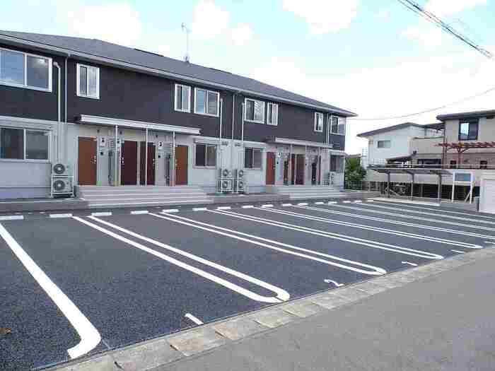 アルストロメリアの駐車場|駐車場完備です