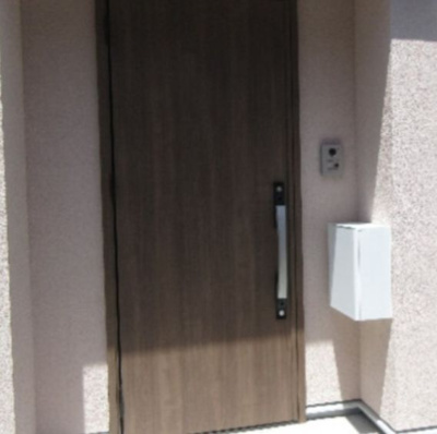 【エントランス】 | 高田馬場4丁目戸建 | 清潔なエントランスです