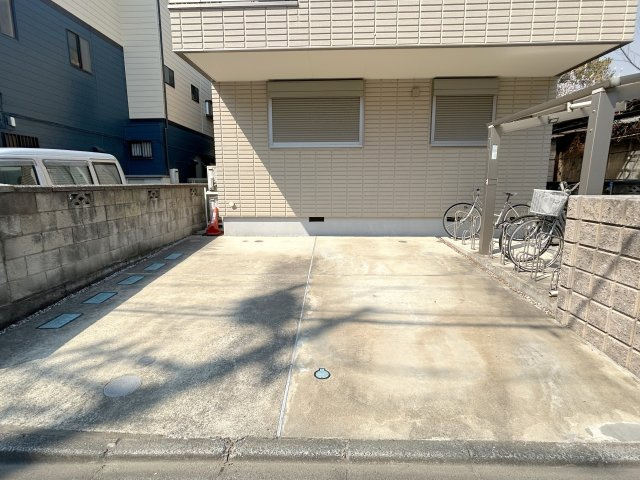 メゾン　ド　アバンセルの駐車場