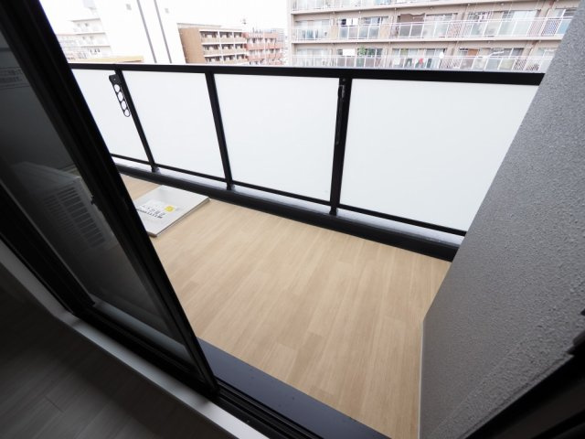 Alivis三国本町のバルコニー