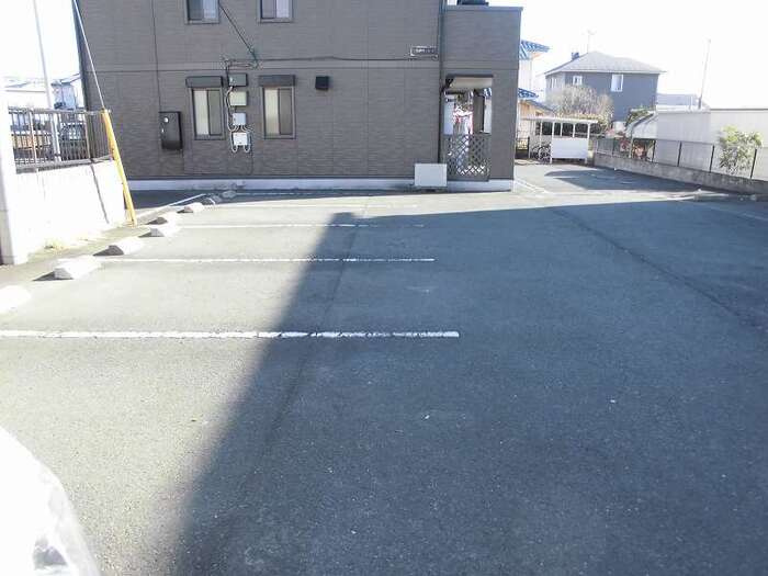 エスポワール　Ｂの駐車場|車をお持ちの方に嬉しい駐車場付きの物件です