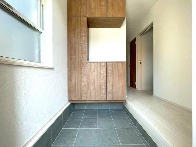 佐伯区屋代1丁目　№36416の玄関|落ち着いた色味の
玄関です。
