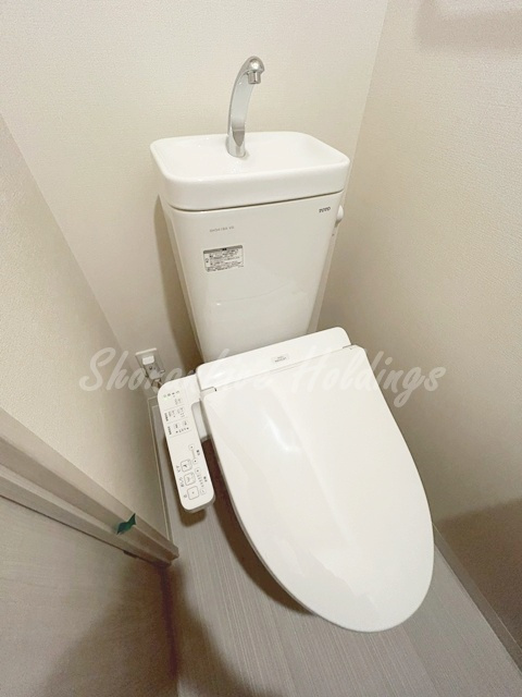 平塚市明石町の賃貸マンションのトイレ|清潔感のあるトイレです
