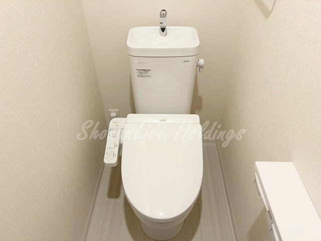 平塚市明石町の賃貸マンションのトイレ|清潔感のあるトイレです