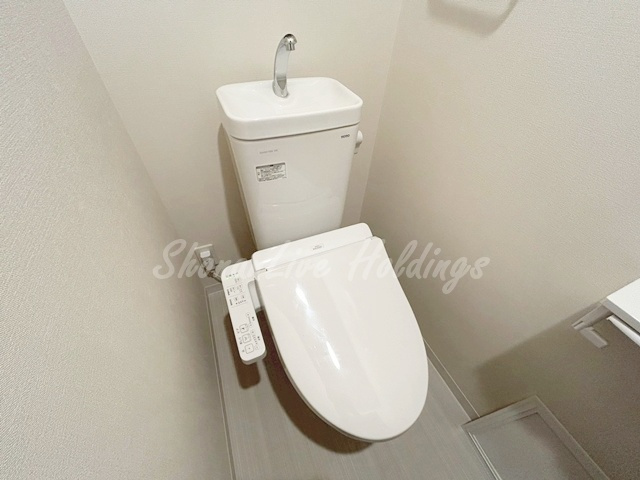 平塚市明石町の賃貸マンションのトイレ|清潔感のあるトイレです