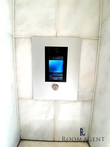 プラウランド堀田のエントランス