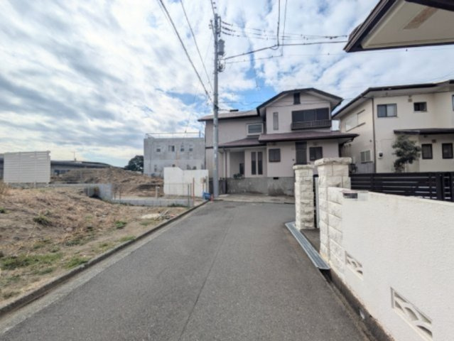 海徒歩５分！　敷地77坪超　陽当たり良好　新築戸建の前面道路含む現地写真|前面道路