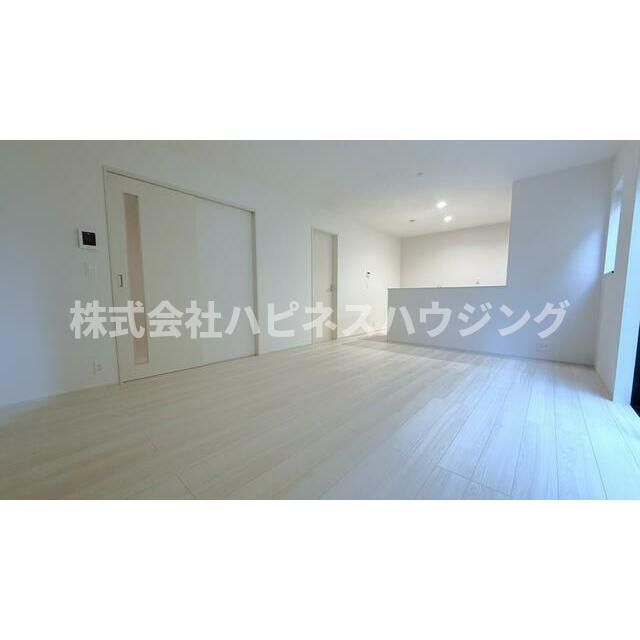 リナージュＬ　松戸市八ケ崎２３－２期の居間・リビング