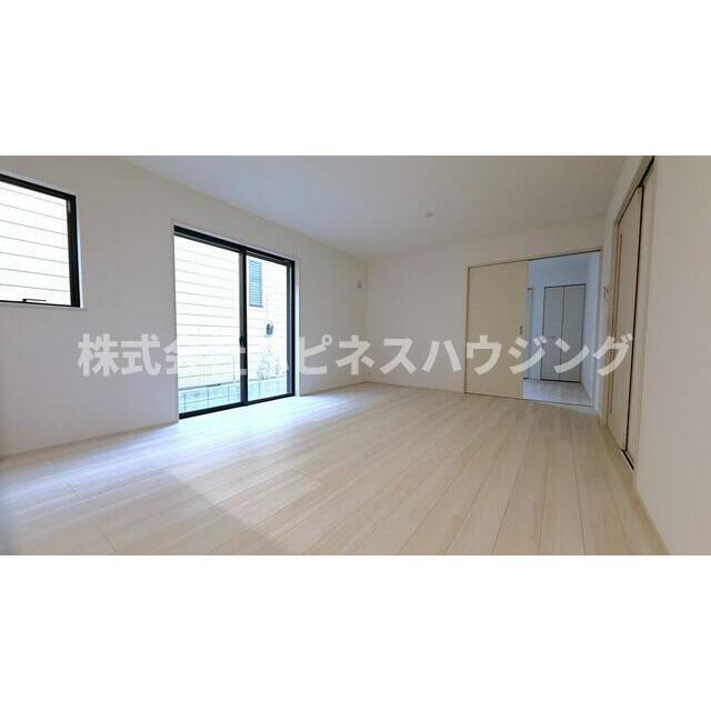 リナージュＬ　松戸市八ケ崎２３－２期の居間・リビング