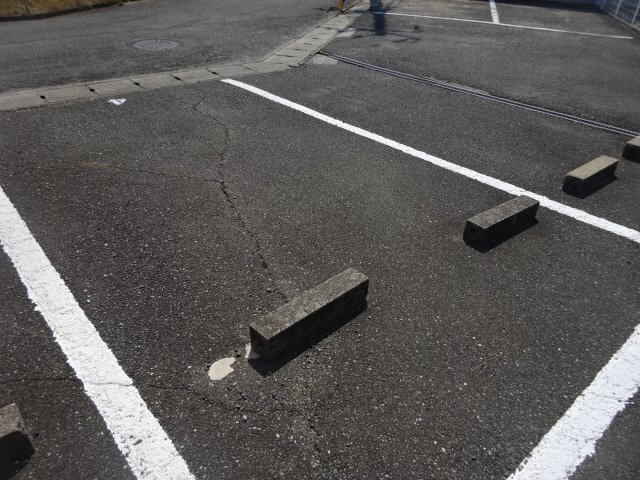 ハイツ秋定Ⅱの駐車場