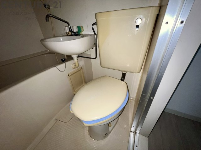 浴室内にトイレがあります☆