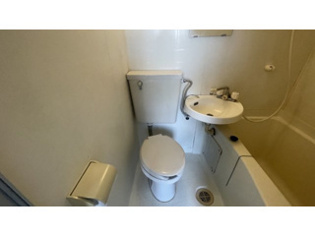 浴室内にトイレがあります！