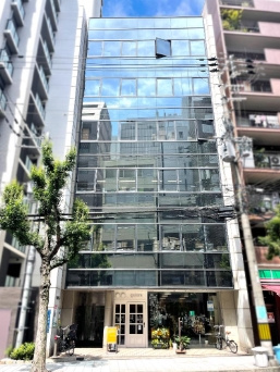 交徳ビルの外観