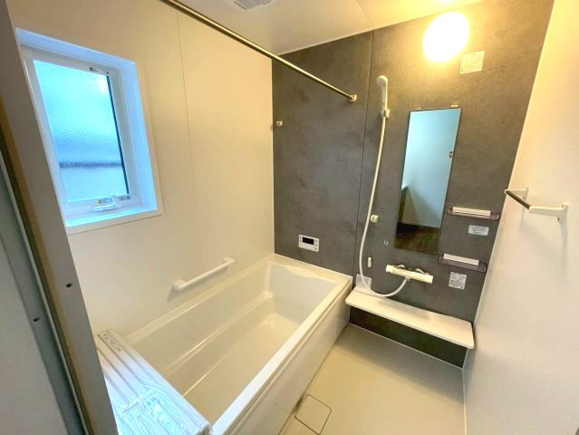 佐伯区屋代1丁目　№36415の浴室|足を伸ばして
ゆったりはいれます。