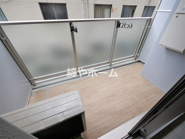 エスリード大阪城南グランデュクスのバルコニー|暖かな日差しのふりそそぐバルコニー