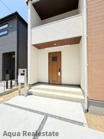丸亀市川西町南の新築一戸建の玄関|ゆったりとした玄関です