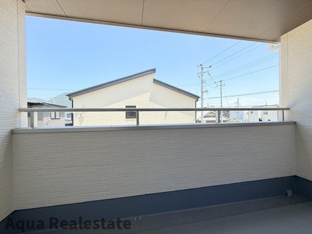丸亀市川西町南の新築一戸建のバルコニー|外からの目が気にならないバルコニーで洗濯物が干せます