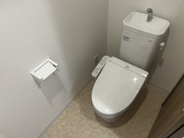【トイレ】 | エルミタージュ小若江1号館 | 落ち着いた色調のトイレです