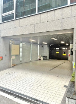 杉本ビルのエントランス